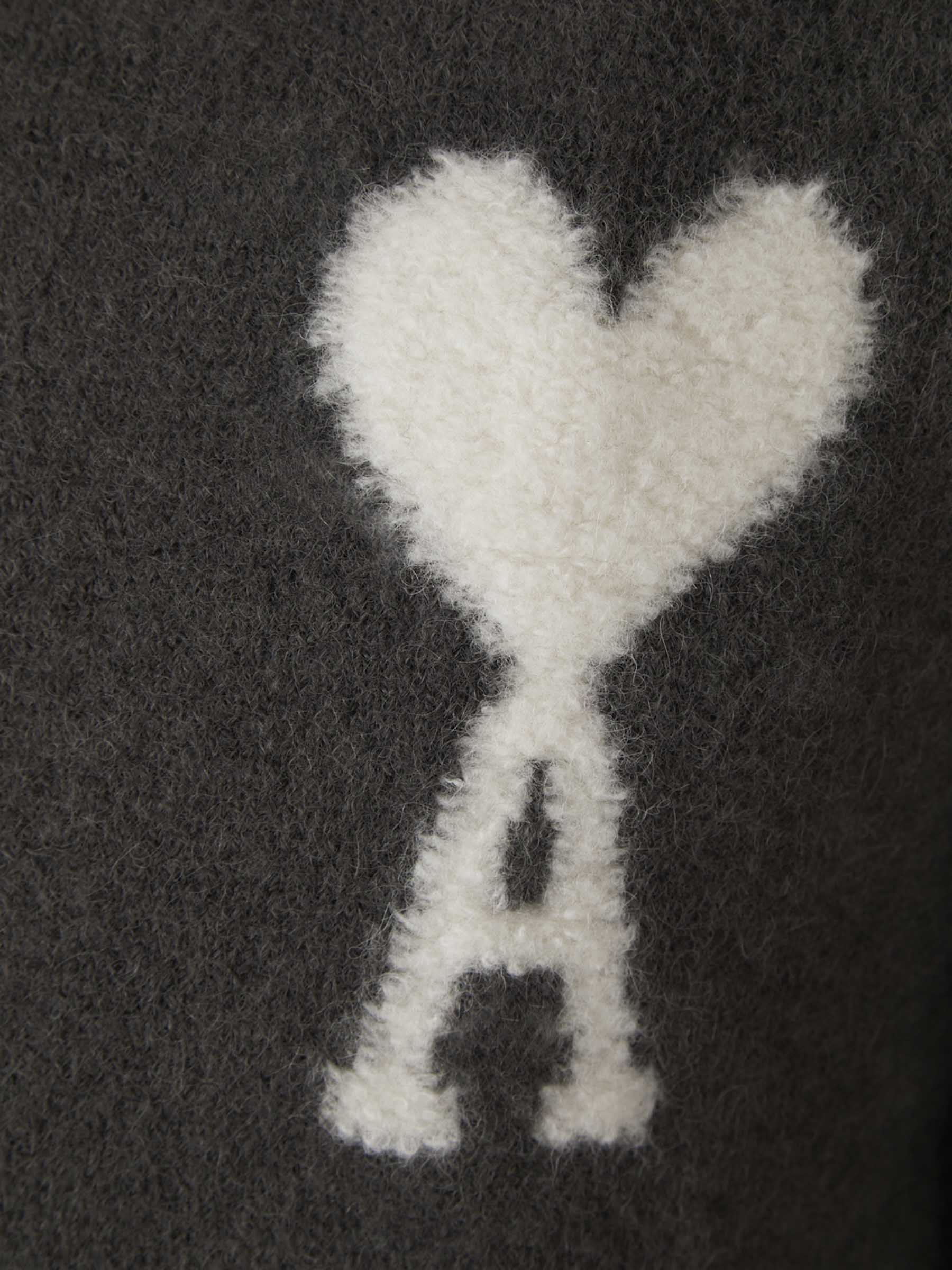 "AMI" - HEART SWEATER